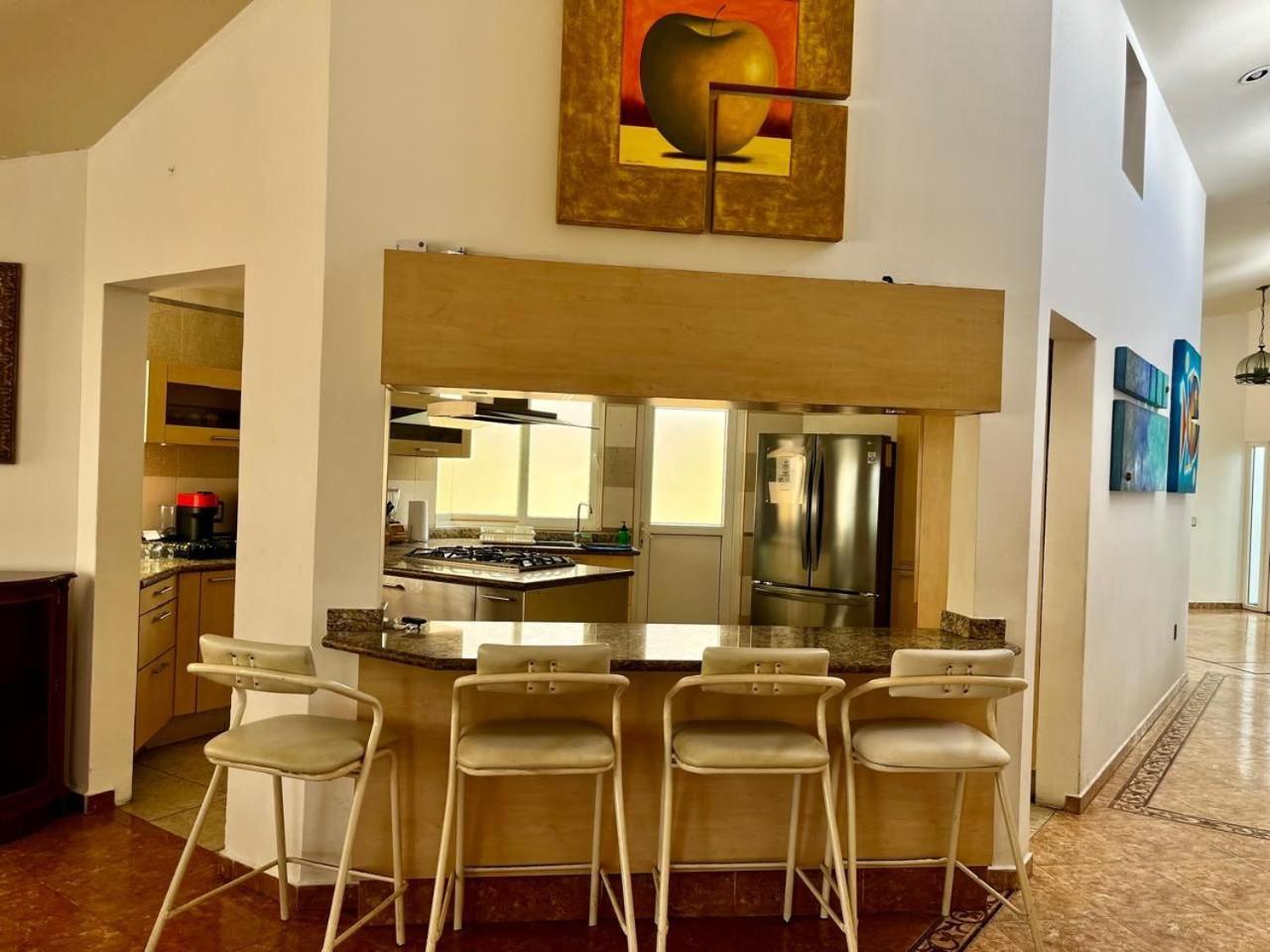 Casa Con Alberca, Súper Ubicación. Puerto De