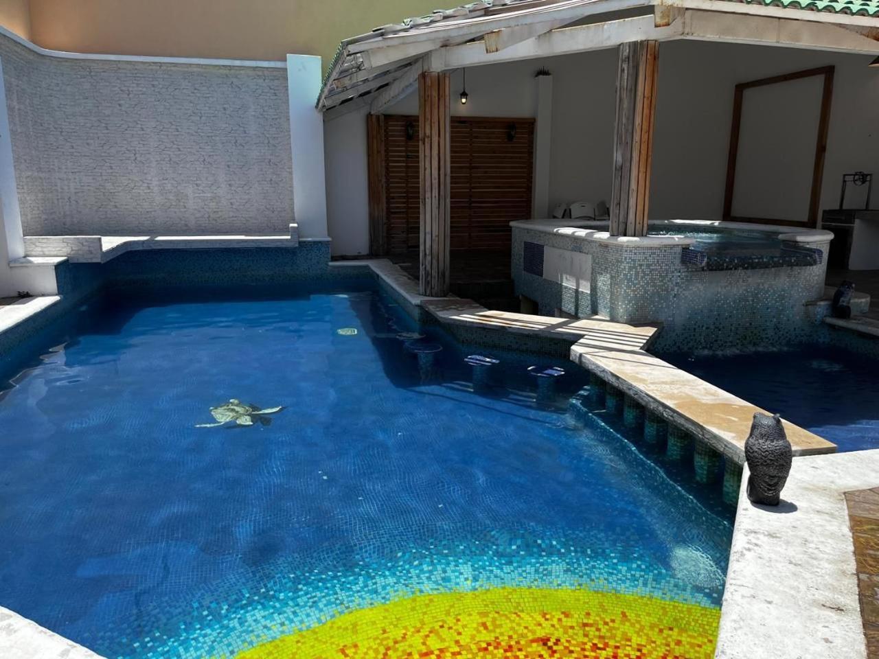 Casa Con Alberca, Súper Ubicación. Puerto De